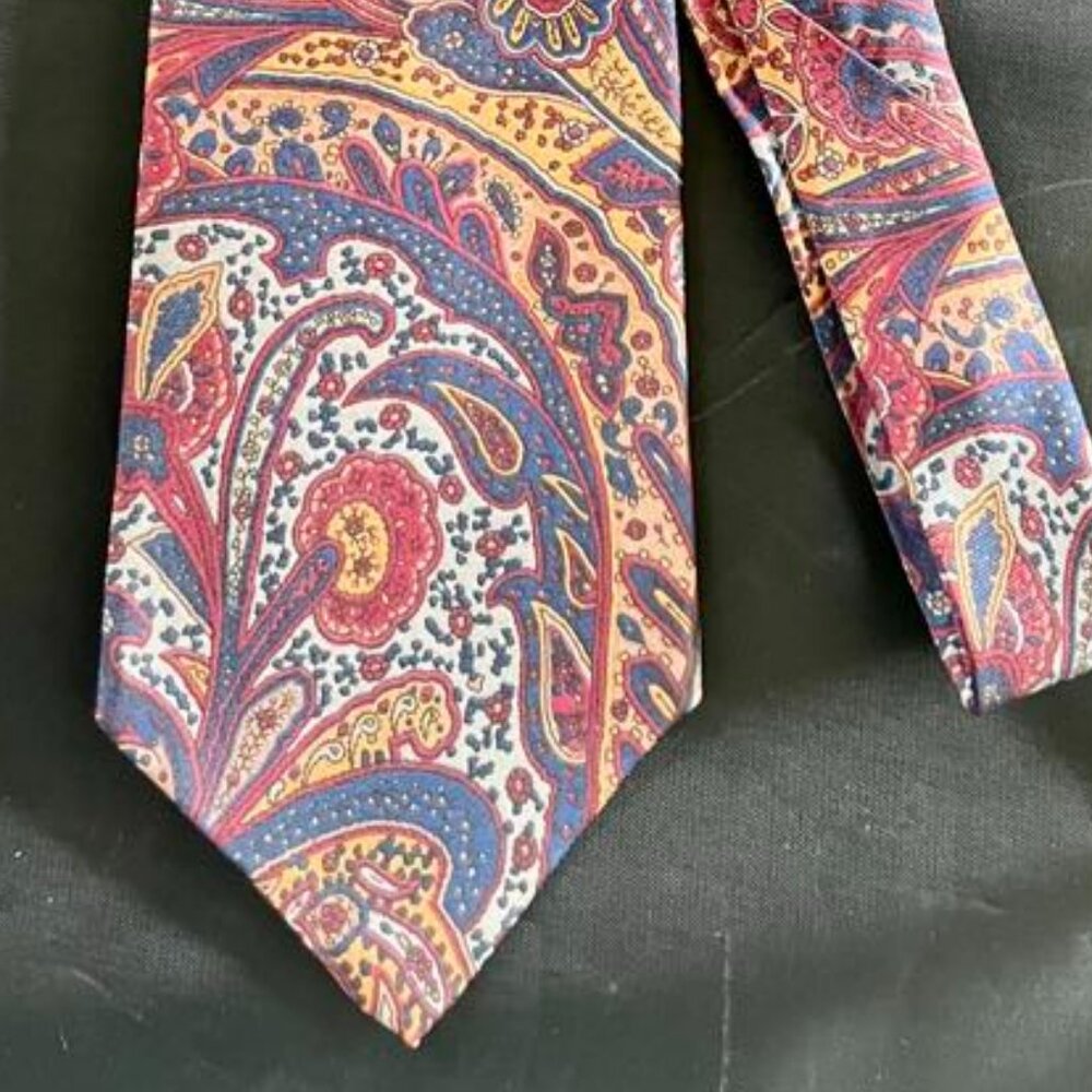Men’s Sheaf & Caber 100% Imported Silk Tie – Bold Paisley Design